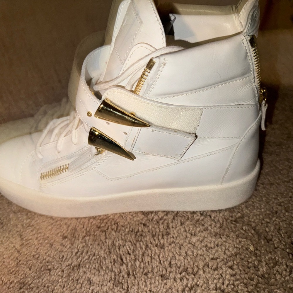 White Sneakers for Comfort and Style